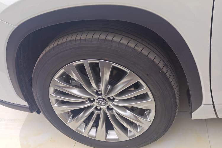 Used Toyota Highlander 2022 Dual-Engine 2.5L Four-Wheel Drive Prestige Version 7 Seats Left Front Wheel Hub