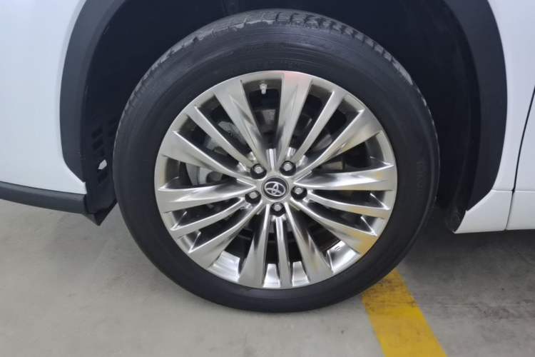 Used Toyota Highlander 2022 Dual-Engine 2.5L Four-Wheel Drive Prestige Version 7 Seats Left Front Wheel Hub
