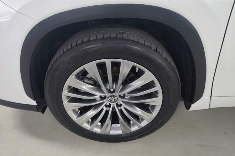 Used Toyota Highlander 2022 Dual-Engine 2.5L Four-Wheel Drive Prestige Version 7 Seats Left Front Wheel Hub