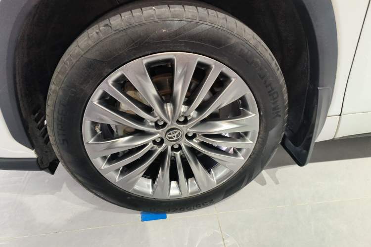 Used Toyota Highlander 2022 Dual-Engine 2.5L Four-Wheel Drive Prestige Version 7 Seats Left Front Wheel Hub