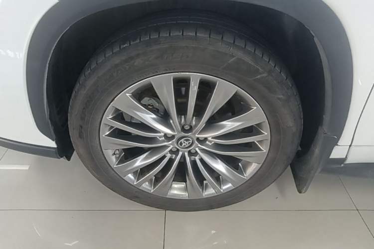Used Toyota Highlander 2022 Dual-Engine 2.5L Four-Wheel Drive Prestige Version 7 Seats Left Front Wheel Hub