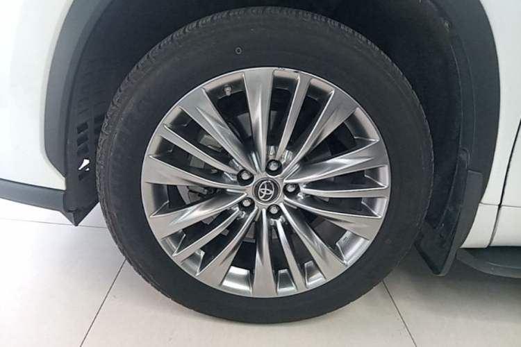 Used Toyota Highlander 2022 Dual-Engine 2.5L Four-Wheel Drive Supreme Edition 7-Seater Left Front Wheel Hub