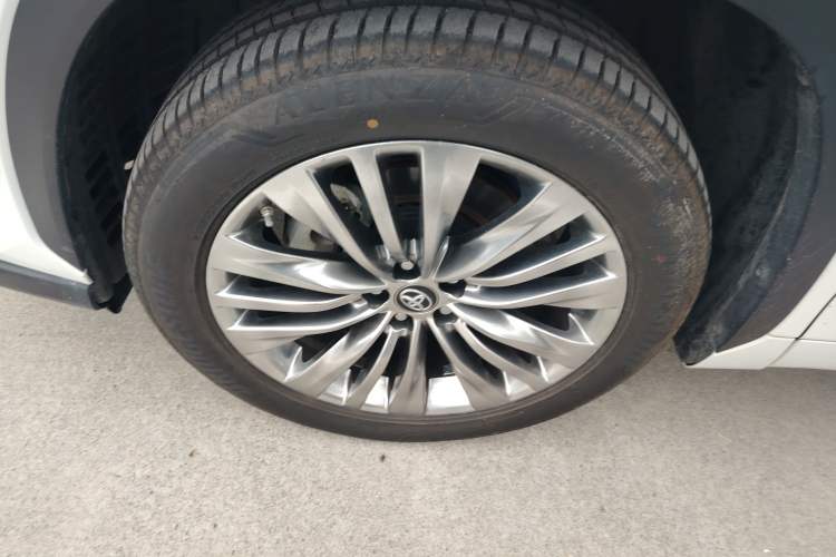 Used Toyota Highlander 2022 Dual-Engine 2.5L Four-Wheel Drive Prestige Version 7 Seats Left Front Wheel Hub