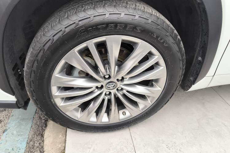 Used Toyota Highlander 2022 Dual-Engine 2.5L Four-Wheel Drive Prestige Version 7 Seats Left Front Wheel Hub