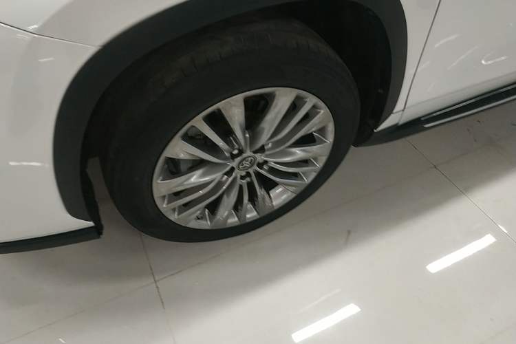 Used Toyota Highlander 2022 Dual-Engine 2.5L Four-Wheel Drive Prestige Version 7 Seats Left Front Wheel Hub