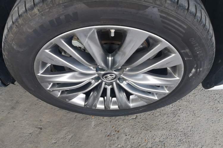 Used Toyota Highlander 2022 380T Four-Wheel Drive Prestige Edition 7-Seater Left Front Wheel Hub