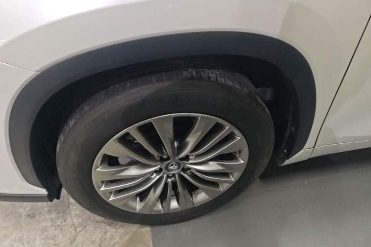 Used Toyota Highlander 2022 Dual-Engine 2.5L Four-Wheel Drive Prestige Version 7 Seats Left Front Wheel Hub