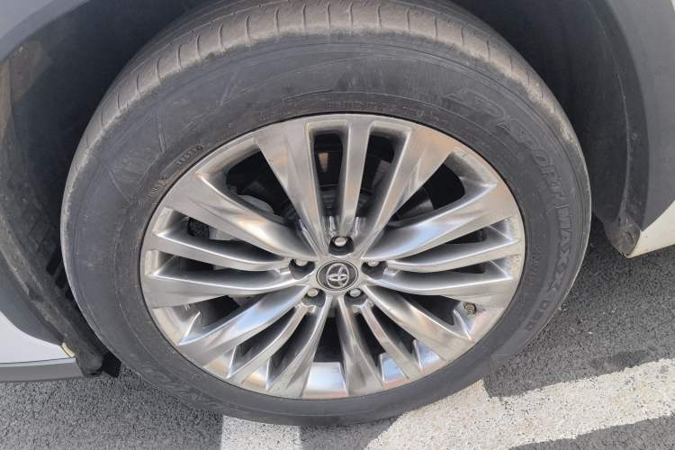 Used Toyota Highlander 2022 Dual-Engine 2.5L Four-Wheel Drive Prestige Version 7 Seats Left Front Wheel Hub