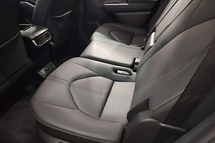 Used Toyota Highlander 2022 Dual-Engine 2.5L Four-Wheel Drive Luxury Edition 7 Seats Left Rear Seat
