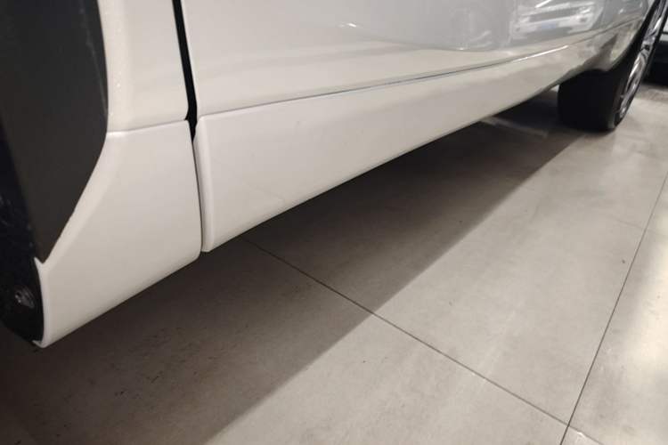 Used Toyota Highlander 2022 Dual-Engine 2.5L Four-Wheel Drive Luxury Edition 7 Seats Left Side Sill
