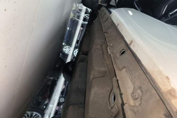 Used Toyota Highlander 2022 Dual-Engine 2.5L Four-Wheel Drive Prestige Version 7 Seats Left Side Sill