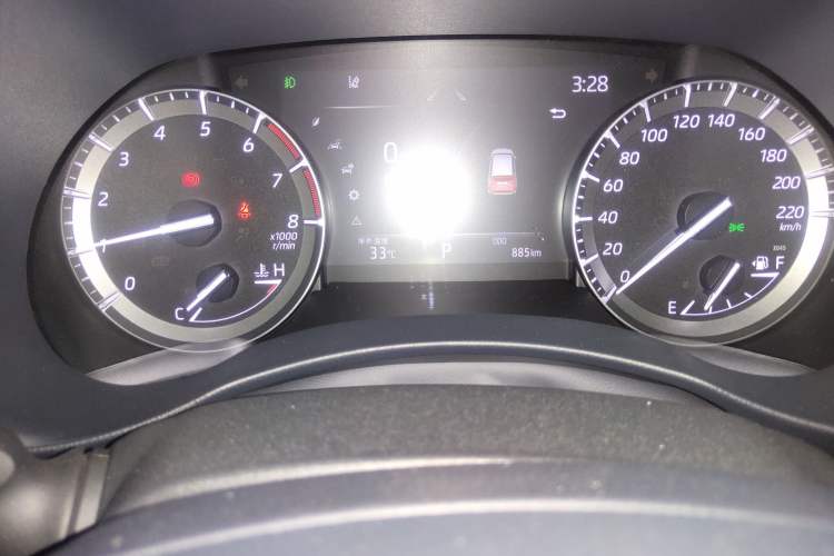 Used Toyota Highlander 2022 380T 4x4 Luxury Edition 7 Seats Odometer Close Up