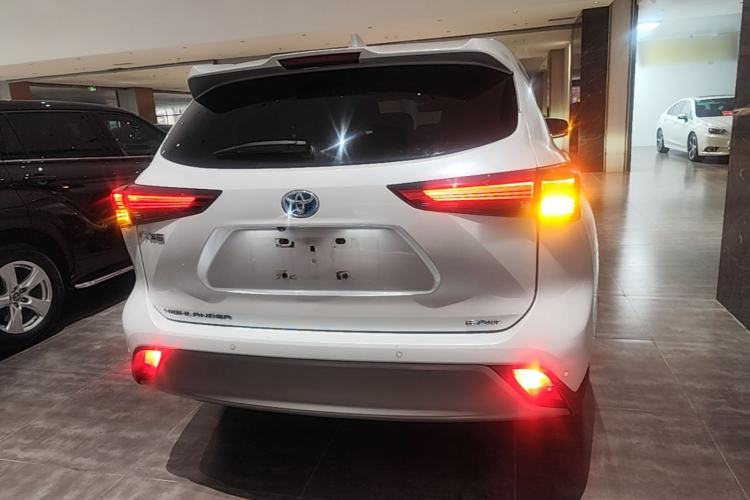 Used Toyota Highlander 2022 Dual-Engine 2.5L Four-Wheel Drive Prestige Version 7 Seats Rear