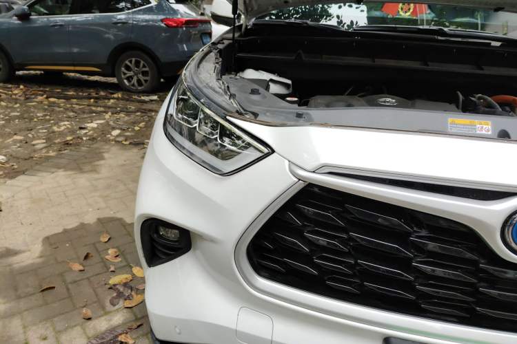 Used Toyota Highlander 2022 Dual-Engine 2.5L Four-Wheel Drive Prestige Version 7 Seats Right Front Headlight