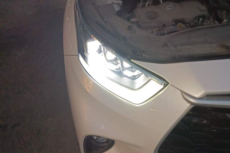 Used Toyota Highlander 2022 Dual-Engine 2.5L Four-Wheel Drive Supreme Edition 7-Seater Right Front Headlight