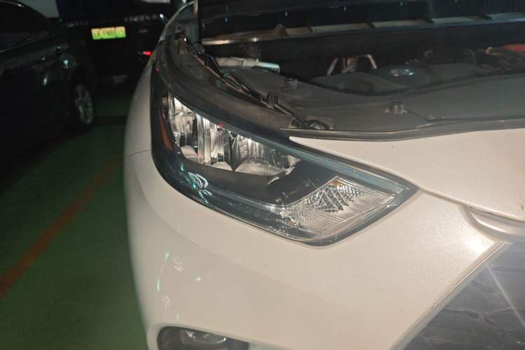 Used Toyota Highlander 2022 Dual-Engine 2.5L 4x4 Elite Edition 7-Seater Right Front Headlight