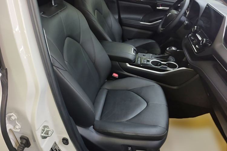 Used Toyota Highlander 2022 Dual-Engine 2.5L Four-Wheel Drive Prestige Version 7 Seats Right Front Seat