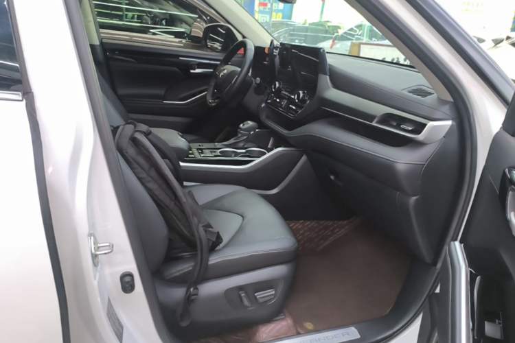 Used Toyota Highlander 2022 Dual-Engine 2.5L Four-Wheel Drive Prestige Version 7 Seats Right Front Seat