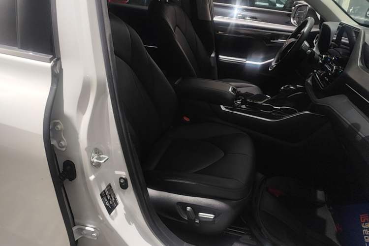 Used Toyota Highlander 2022 Dual-Engine 2.5L Four-Wheel Drive Prestige Version 7 Seats Right Front Seat