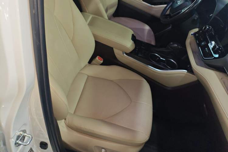 Used Toyota Highlander 2022 Dual-Engine 2.5L Four-Wheel Drive Supreme Edition 7-Seater Right Front Seat