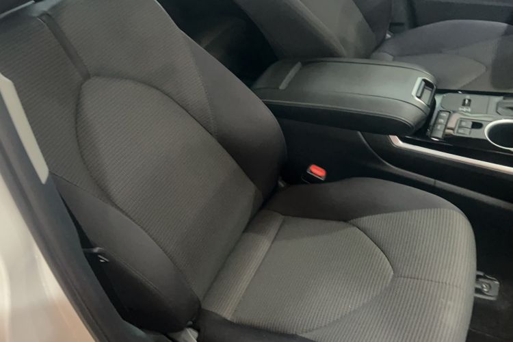 Used Toyota Highlander 2022 Dual-Engine 2.5L 4x4 Elite Edition 7-Seater Right Front Seat