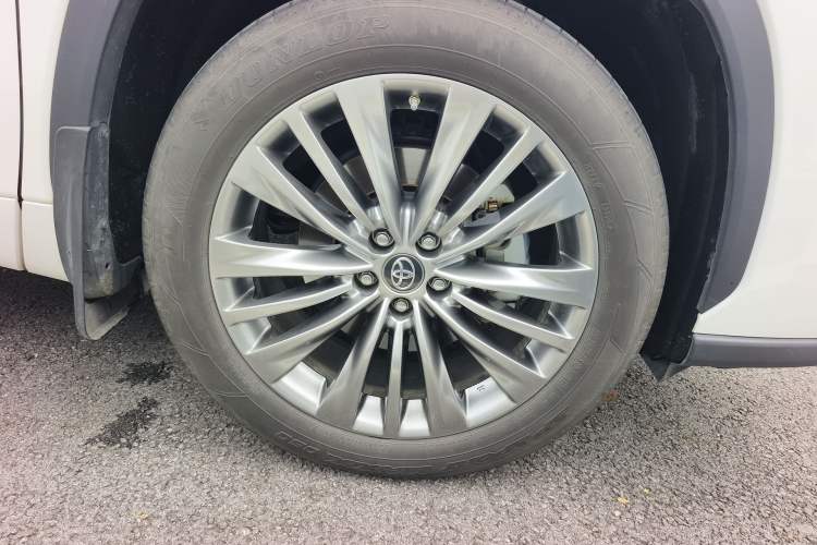 Used Toyota Highlander 2022 380T Four-Wheel Drive Prestige Edition 7-Seater Right Front Wheel Hub