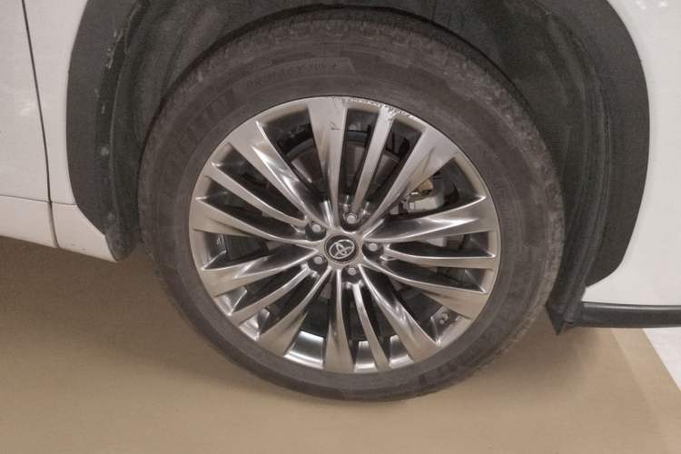 Used Toyota Highlander 2022 Dual-Engine 2.5L Four-Wheel Drive Prestige Version 7 Seats Right Front Wheel Hub