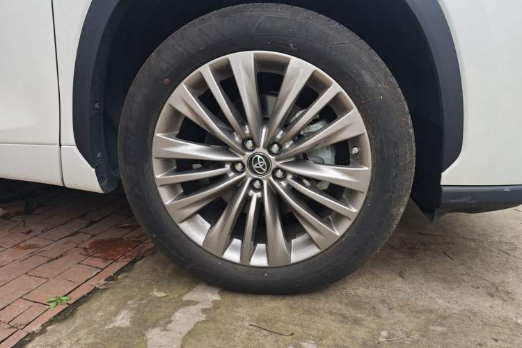 Used Toyota Highlander 2022 380T 4x4 Luxury Edition 7 Seats Right Front Wheel Hub