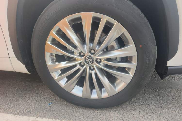 Used Toyota Highlander 2022 Dual-Engine 2.5L Four-Wheel Drive Prestige Version 7 Seats Right Front Wheel Hub