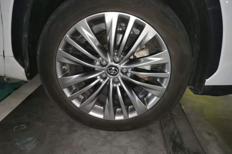 Used Toyota Highlander 2022 Dual-Engine 2.5L Four-Wheel Drive Supreme Edition 7-Seater Right Front Wheel Hub
