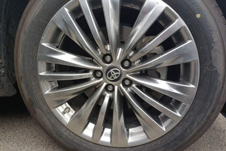 Used Toyota Highlander 2022 Dual-Engine 2.5L Four-Wheel Drive Prestige Version 7 Seats Right Front Wheel Hub