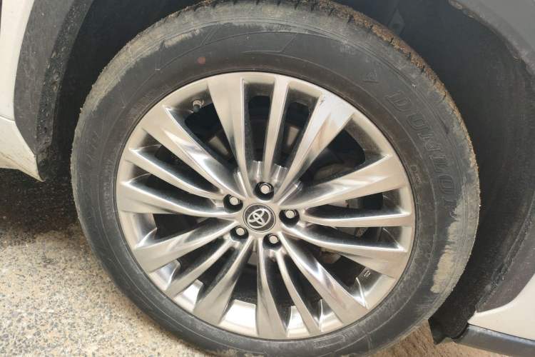 Used Toyota Highlander 2022 Dual-Engine 2.5L Four-Wheel Drive Supreme Edition 7-Seater Right Front Wheel Hub