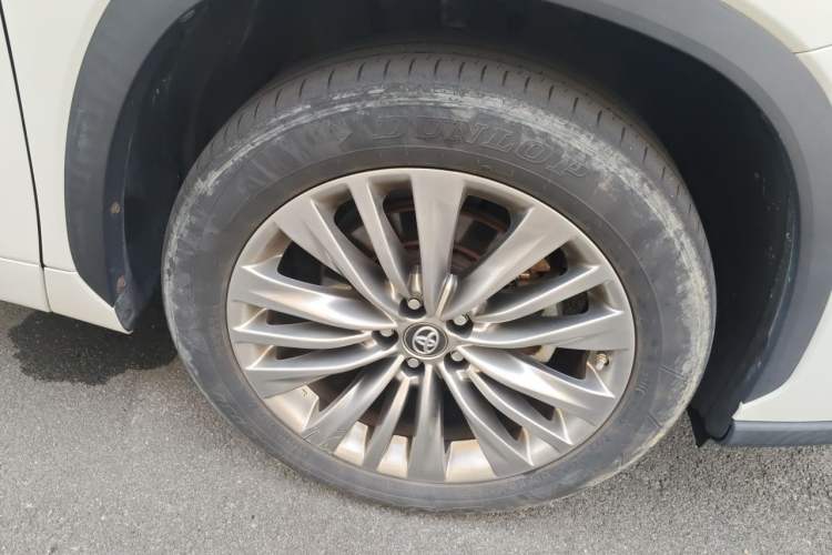Used Toyota Highlander 2022 Dual-Engine 2.5L Four-Wheel Drive Prestige Version 7 Seats Right Front Wheel Hub