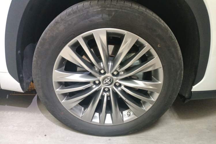 Used Toyota Highlander 2022 Dual-Engine 2.5L Four-Wheel Drive Supreme Edition 7-Seater Right Front Wheel Hub