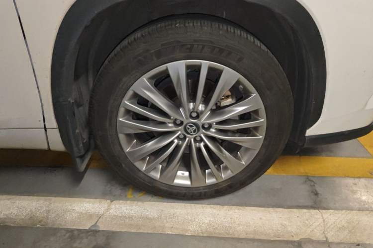Used Toyota Highlander 2022 Dual-Engine 2.5L Four-Wheel Drive Supreme Edition 7-Seater Right Front Wheel Hub