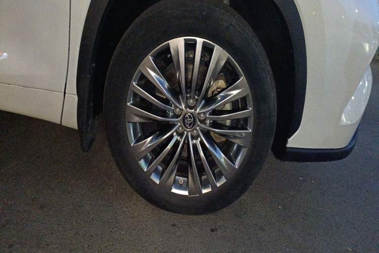 Used Toyota Highlander 2022 Dual-Engine 2.5L Four-Wheel Drive Supreme Edition 7-Seater Right Front Wheel Hub