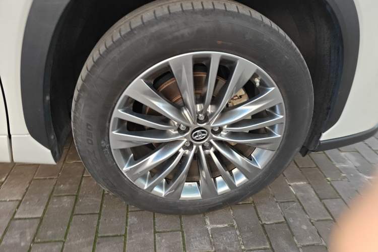 Used Toyota Highlander 2022 Dual-Engine 2.5L Four-Wheel Drive Supreme Edition 7-Seater Right Front Wheel Hub