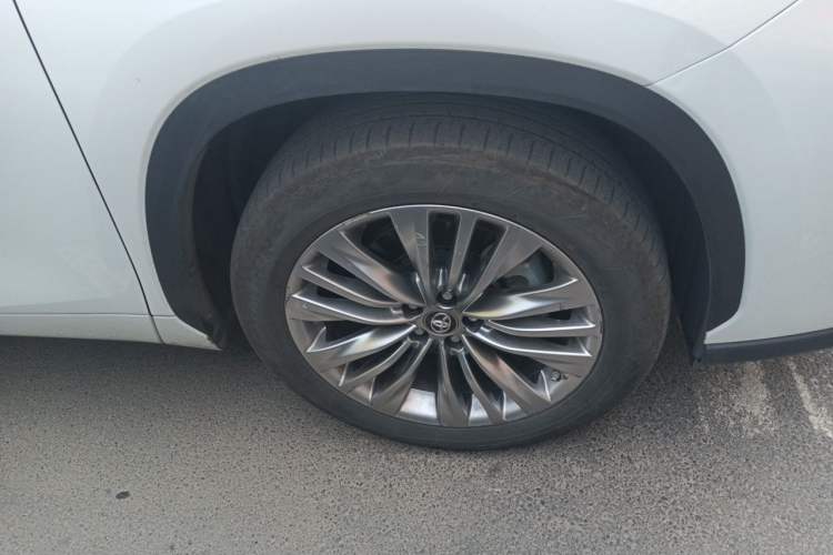 Used Toyota Highlander 2022 Dual-Engine 2.5L Four-Wheel Drive Prestige Version 7 Seats Right Front Wheel Hub
