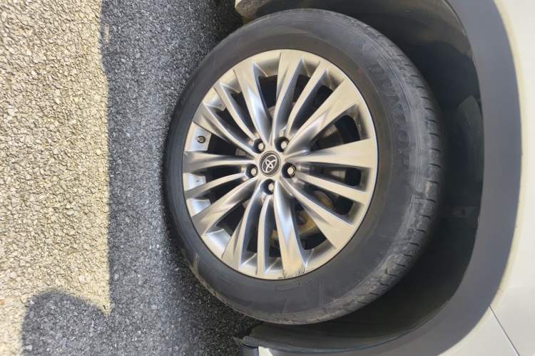 Used Toyota Highlander 2022 Dual-Engine 2.5L Four-Wheel Drive Luxury Edition 7 Seats Right Front Wheel Hub