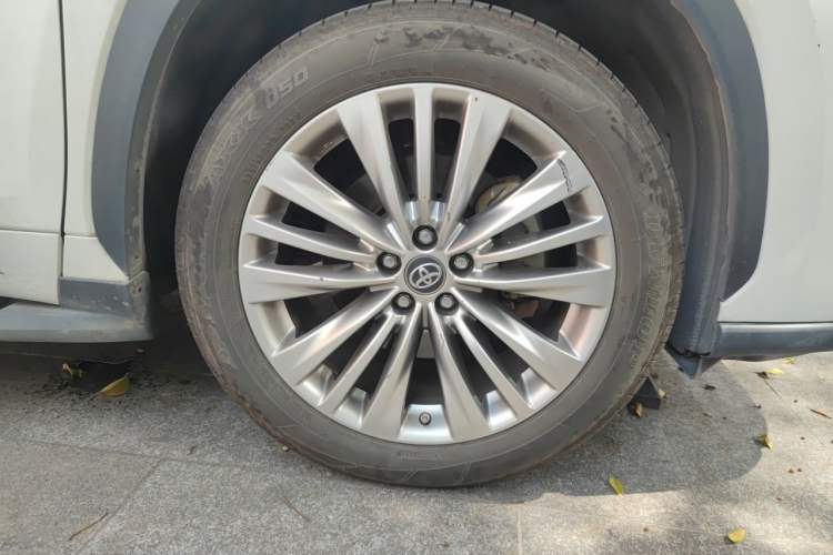 Used Toyota Highlander 2022 Dual-Engine 2.5L Four-Wheel Drive Prestige Version 7 Seats Right Front Wheel Hub