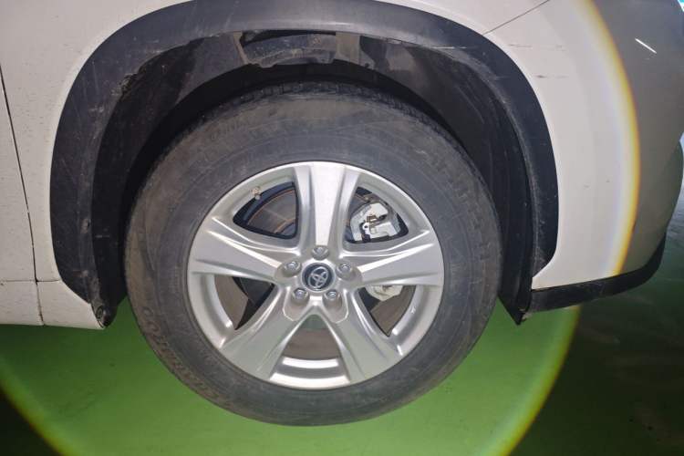 Used Toyota Highlander 2022 Dual-Engine 2.5L 4x4 Elite Edition 7-Seater Right Front Wheel Hub