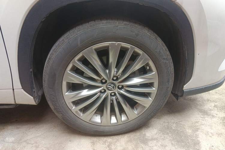 Used Toyota Highlander 2022 Dual-Engine 2.5L Four-Wheel Drive Prestige Version 7 Seats Right Front Wheel Hub