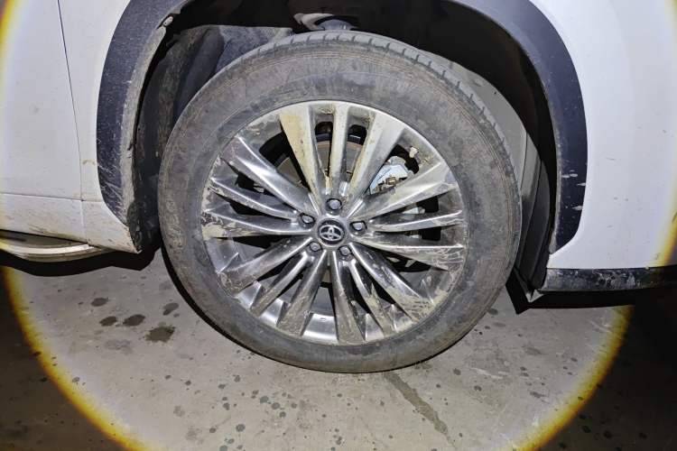 Used Toyota Highlander 2022 380T 4x4 Luxury Edition 7 Seats Right Front Wheel Hub
