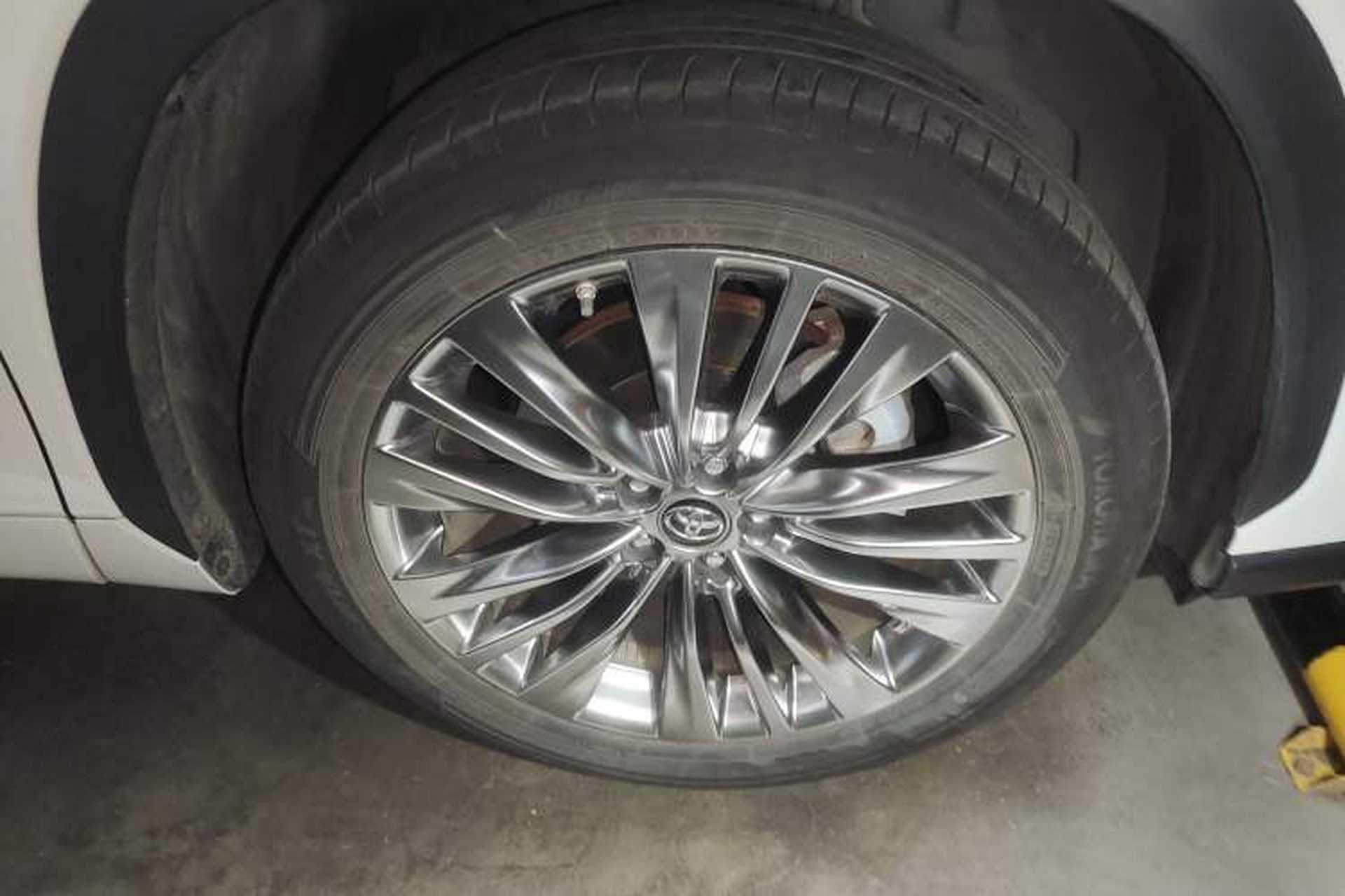 Used Toyota Highlander 2022 Dual-Engine 2.5L Four-Wheel Drive Prestige Version 7 Seats Right Front Wheel Hub