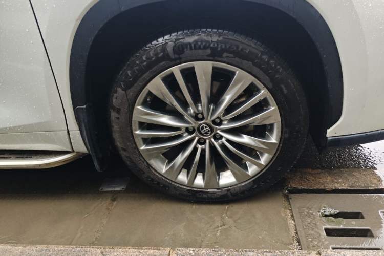 Used Toyota Highlander 2022 Dual-Engine 2.5L Two-Wheel Drive Prestige Edition 7-Seater Right Front Wheel Hub