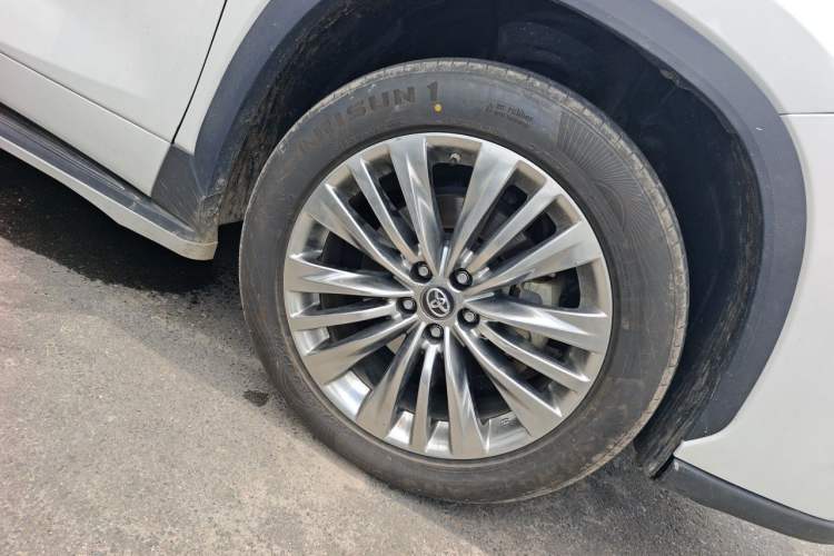 Used Toyota Highlander 2022 Dual-Engine 2.5L Four-Wheel Drive Supreme Edition 7-Seater Right Front Wheel Hub