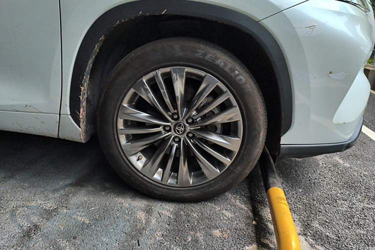 Used Toyota Highlander 2022 Dual-Engine 2.5L Four-Wheel Drive Prestige Version 7 Seats Right Front Wheel Hub
