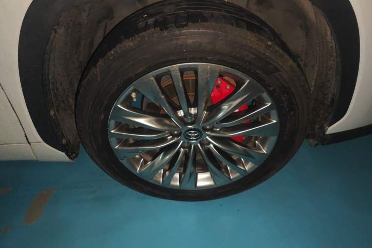 Used Toyota Highlander 2022 Dual-Engine 2.5L Four-Wheel Drive Prestige Version 7 Seats Right Front Wheel Hub