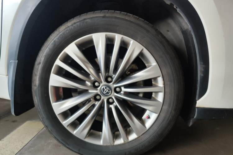Used Toyota Highlander 2022 Dual-Engine 2.5L Four-Wheel Drive Prestige Version 7 Seats Right Front Wheel Hub