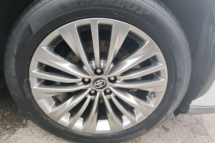 Used Toyota Highlander 2022 Dual-Engine 2.5L Four-Wheel Drive Prestige Version 7 Seats Right Front Wheel Hub